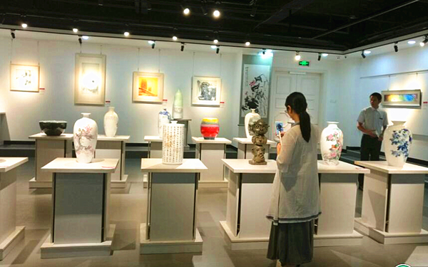 景德镇原创陶艺巡回展亮相苏州 承办展览展示