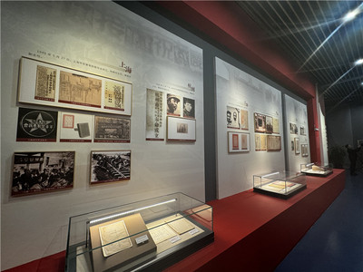 江苏馆藏革命文物联展巡展暨新华日报交汇点新闻'薪火'频道上线启动仪式在南京举行